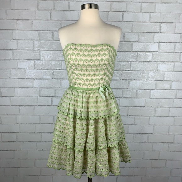 Betsey Johnson Dresses & Skirts - Betsey Johnson Tiered Lace Strapless Dress X2673